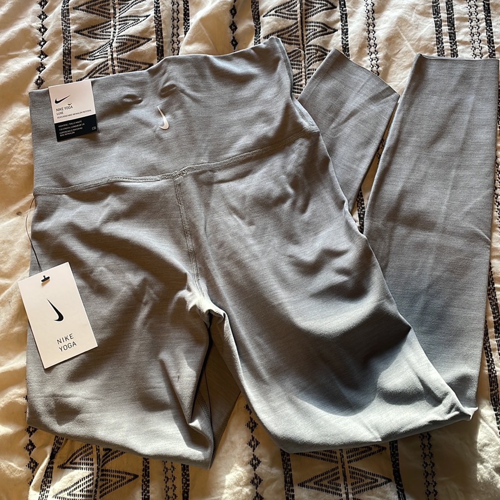 Women’s Nike 7/8 Yoga Legging - Lt Gray